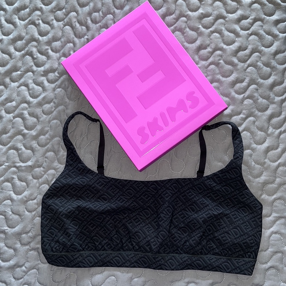 FENDI x SKIMS 🖤 capsule collection LIMITED EDITION ONE Bralette in Black 🖤 - Picture 5 of 11